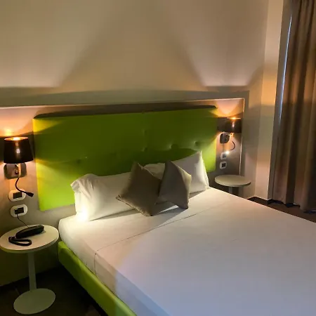 Stradivari 3* Milano