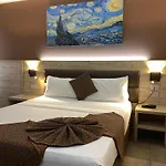 Stradivari Hotel 3*