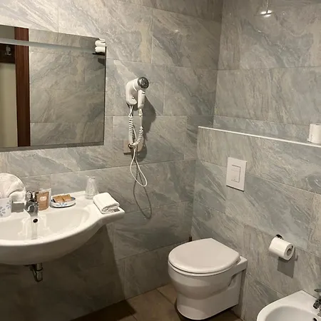 斯特拉迪瓦里酒店 3* 米兰