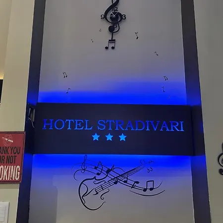 斯特拉迪瓦里酒店 3*