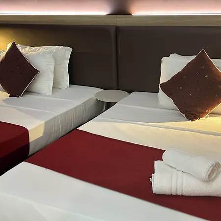 Stradivari 3* Milão