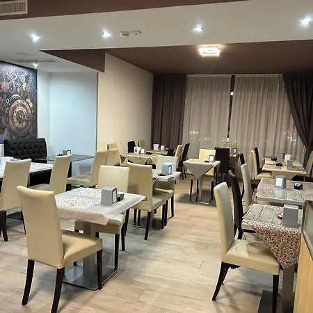 Stradivari 3* Milano