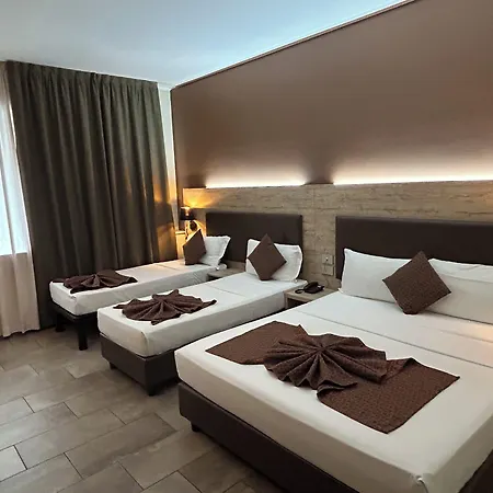 Stradivari Hotell 3*