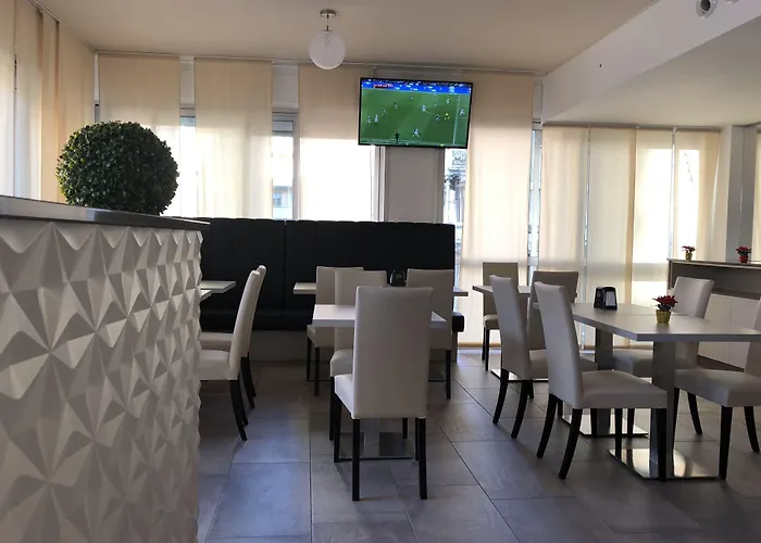 Stradivari Hotel 3*