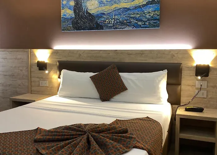 Stradivari Hotel 3*