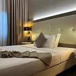 Stradivari 3* Milan