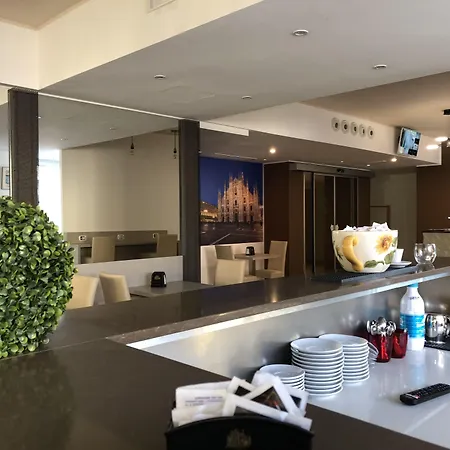 Stradivari Otel 3*