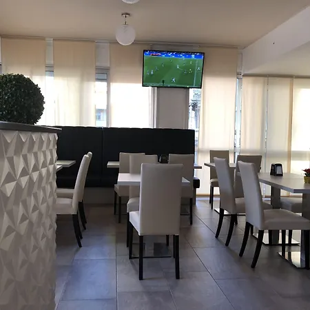 Stradivari Otel 3*