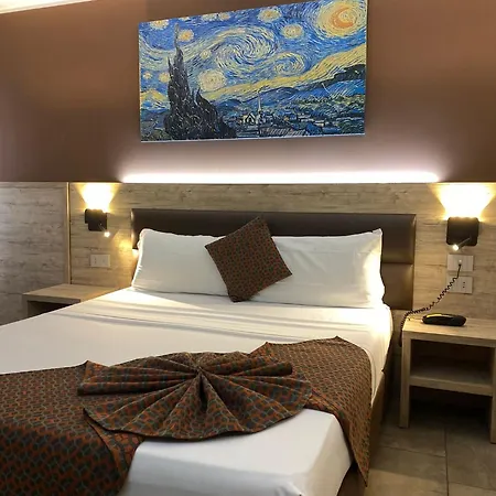 Stradivari Szálloda 3*